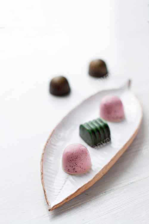 Preview: Delicious chocolates handmade with cherries, guava, salted caramel and a match