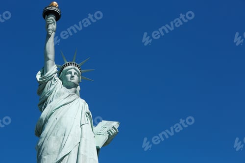 Preview: Statue of Liberty, blank blue sky space in New York