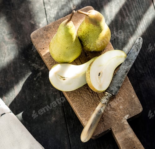 Preview: Close up of fresh sliced pears