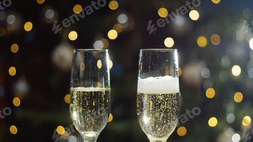 Preview: glasses of sparkling wine for the Christmas holidays.
