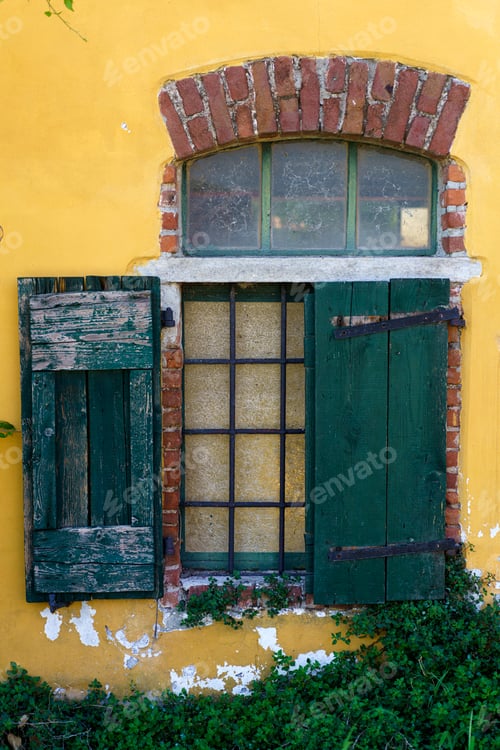 Preview: House along the canal of Bereguardo at summer