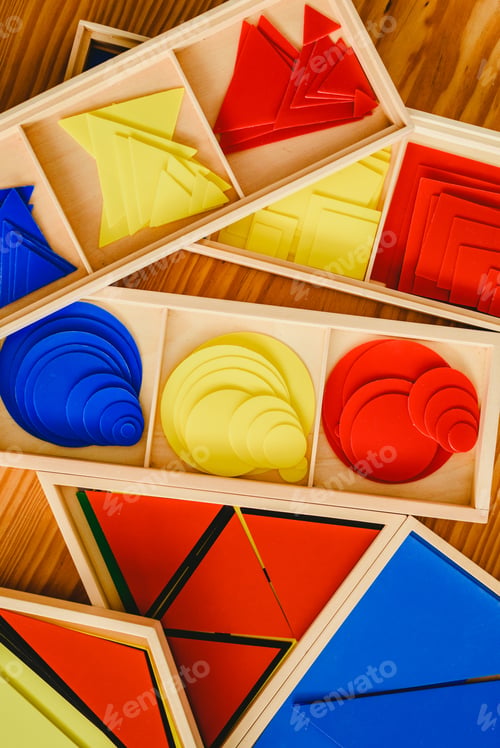 Preview: Geometric material in Montessori classroom for the learning of children in mathematics area.
