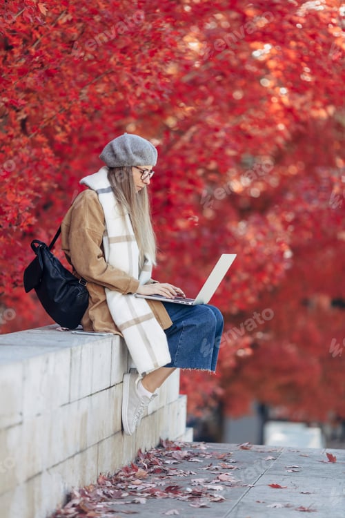 Preview: Woman working at street