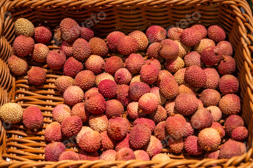 Preview: Lychees in a basket on a supermarket display.