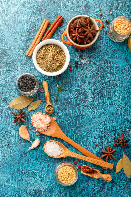 Preview: Spices and condiments in small bowls