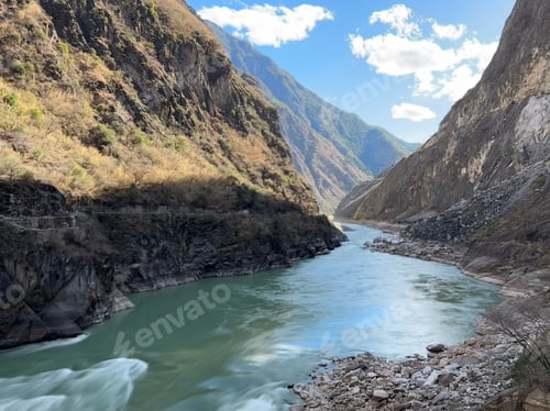 Preview: Jinsha river at Shangri - La in Yunnan, China