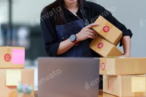 Preview: Small Business retail market and online sell marketing delivery, SME e-commerce concept
