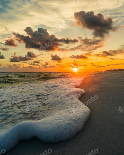 Preview: Mesmerizing view of the golden sunset over the sea