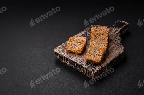 Preview: Delicious salted rectangular wheat croutons with salt and spices