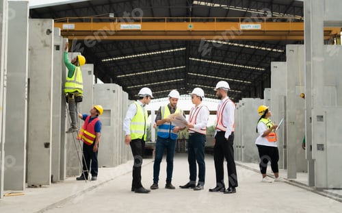 Preview: Architects a visit to the construction site.