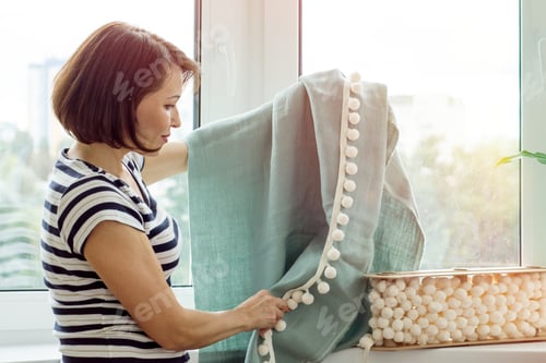 Preview: Interior designer shows samples of fabrics and accessories for curtains in the new house