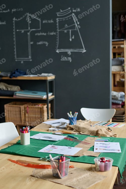 Preview: Atelier with sewing patterns on blackboard