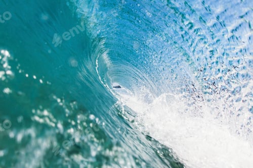 Preview: Close up of rolling wave splashing above