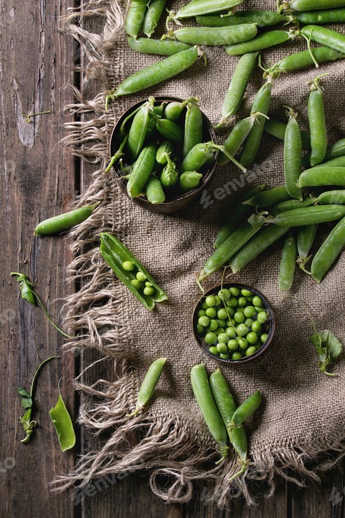 Preview: Young green peas