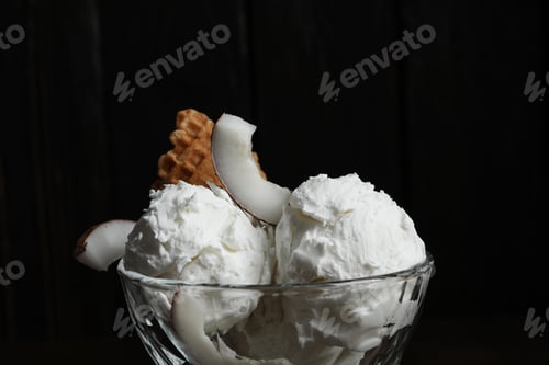 Preview: Summer dessert - ice cream, ice cream with coconut