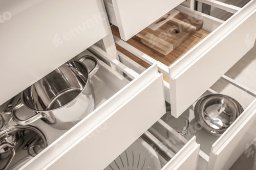 Preview: Kitchenware in the Cabinets