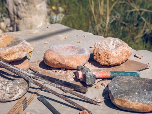 Preview: Stone crafts on workbench with hammer and chisels