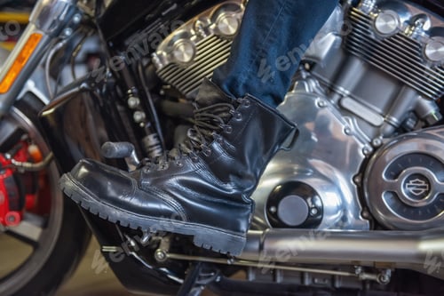 Preview: Motorbike repair shop