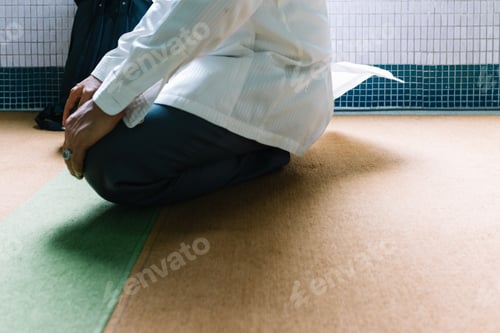 Preview: muslim man in mosque