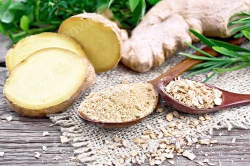 Preview: Ginger ground and flakes in spoons with root on old board
