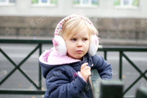 Preview: Street portrait of a little girl