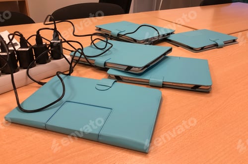 Preview: The tablets on the table in the office on recharging