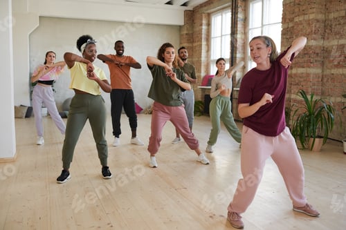 Preview: People dancing in gym