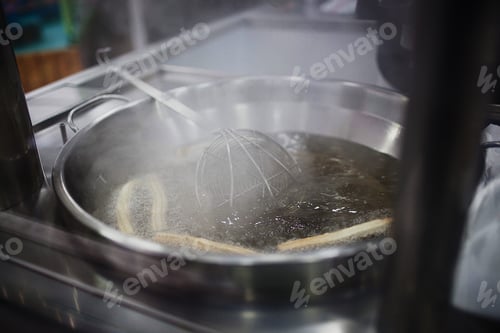 Preview: Cooking churros