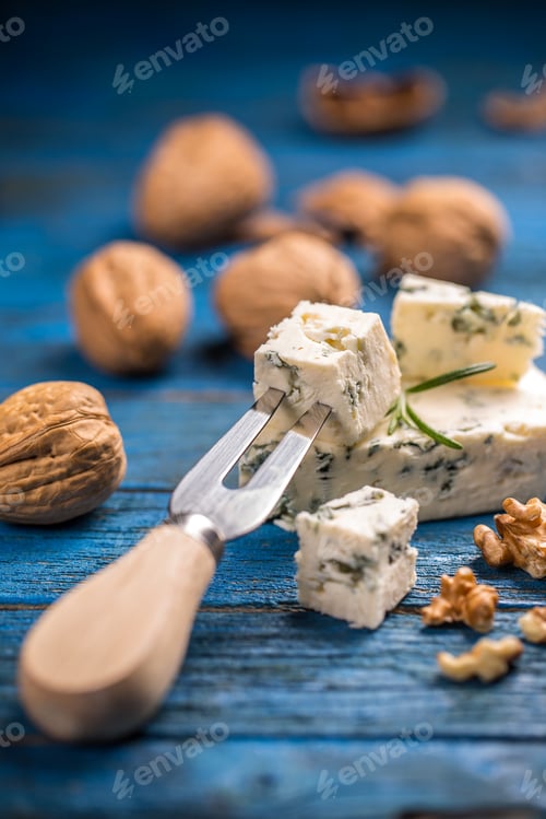 Preview: Tasty blue cheese