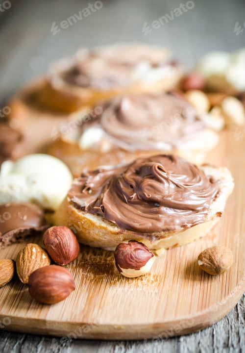 Preview: Slices of bread with chocolate cream and nuts