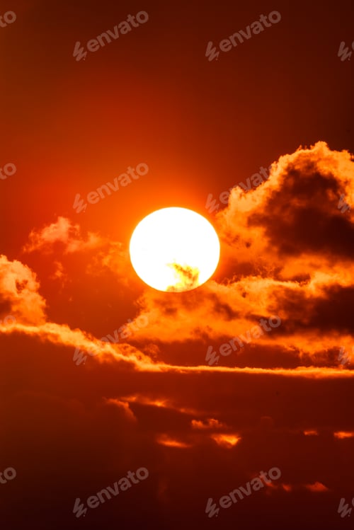 Preview: Sky with sun in clouds of altitude. Cloud the evening sky at sunset