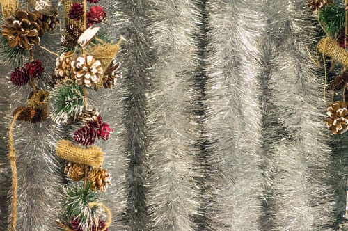 Preview: Silver Tinsel Garland with Pinecones and Burlap Decoration