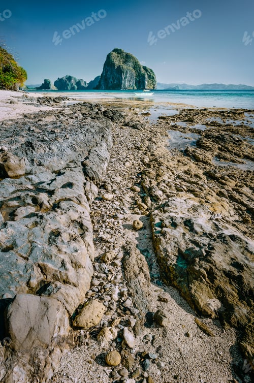 Preview: Rocky coastline leading line to gorgeous Pinagbuyutan island in background. Dreamlike landscape