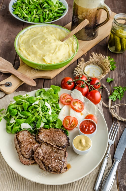 Preview: Beef steak with salad