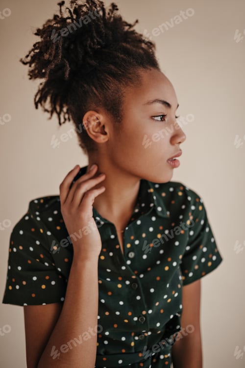 Preview: Pensive black young woman looking away. Studio shot of attractive african american girl.