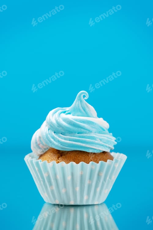 Preview: Blue cream cupcake