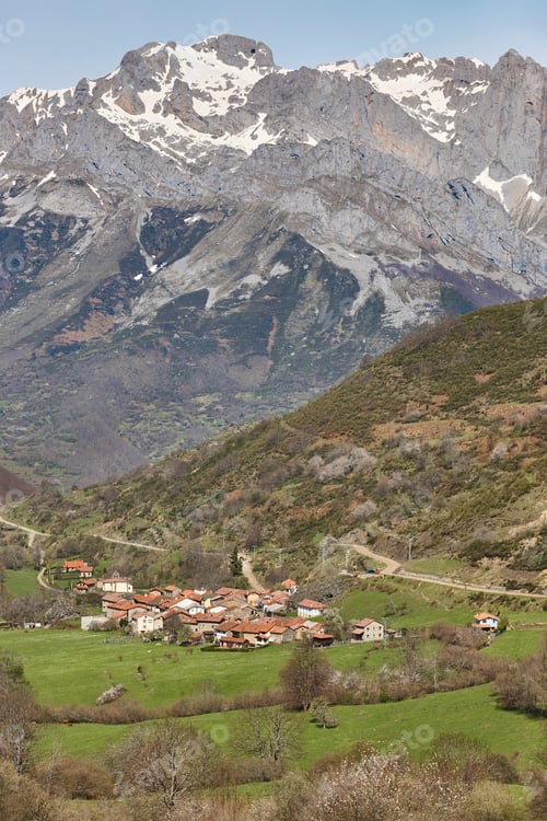 Preview: Green valley mountain landscape. Cares route. Castilla Leon, Spain