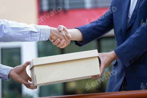 Preview: The deliveryman shakes hands with the customer and delivers the parcel to the recipient. Successful