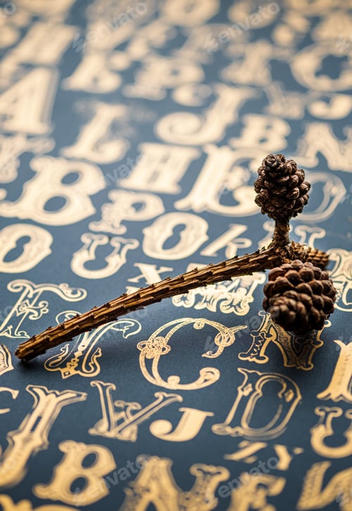 Preview: Christmas Pine cone on golden color type pattern table