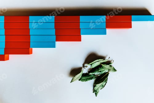 Preview: Planks of red and blue wood montessori to facilitate the child with visual clarity