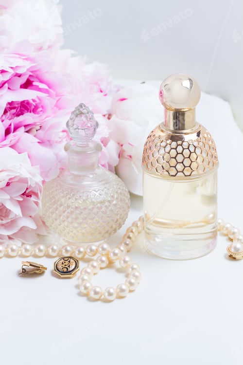 Preview: Wedding lifestyle with peony flowers