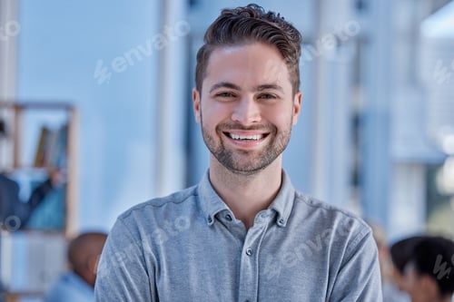 Vista previa: Portrait, smile and business man in office for corporate management, leadership and working in Swed