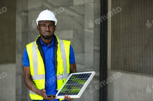 Preview: Engineer with solar cell panel