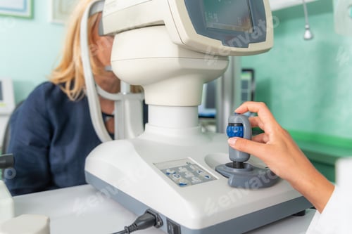 Preview: Auto Refractometer Eye Examination