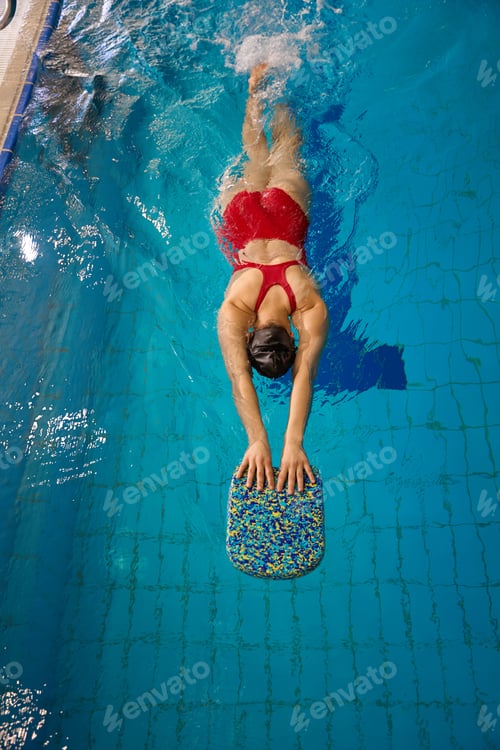 Preview: Swimmer doing flutter kicks in swimming pool