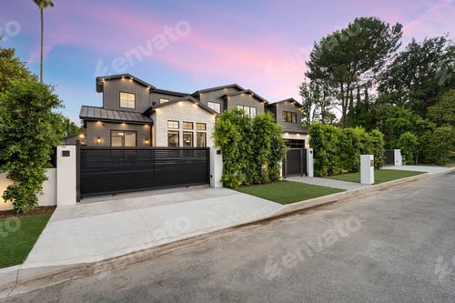 Aperçu: Modern luxury house with black exterior and gated entrance at dusk.