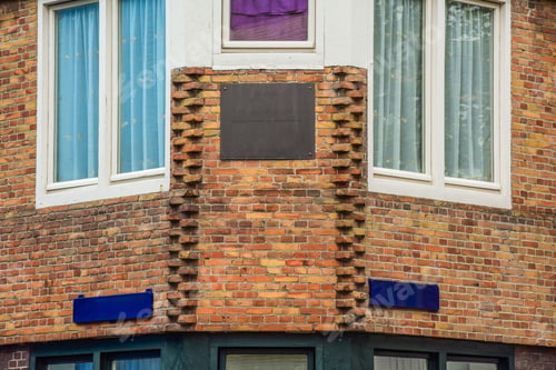 Preview: Exterior view of building