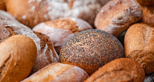 Preview: Freshly baked natural bread is on the kitchen table.