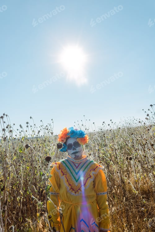 Preview: On the Day of the Dead, people in nature