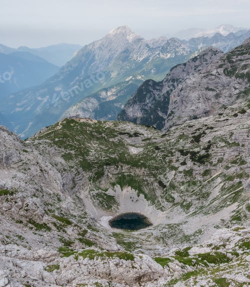 Preview: Hazy view of the mountains